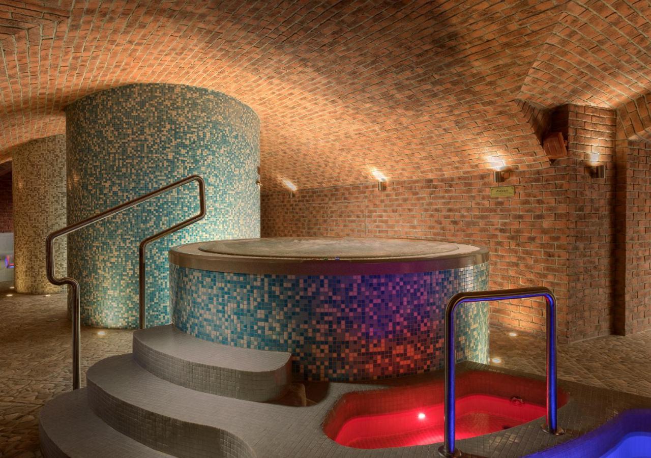 Hotel Gino Park Palace Považská Bystrica Kültér fotó
