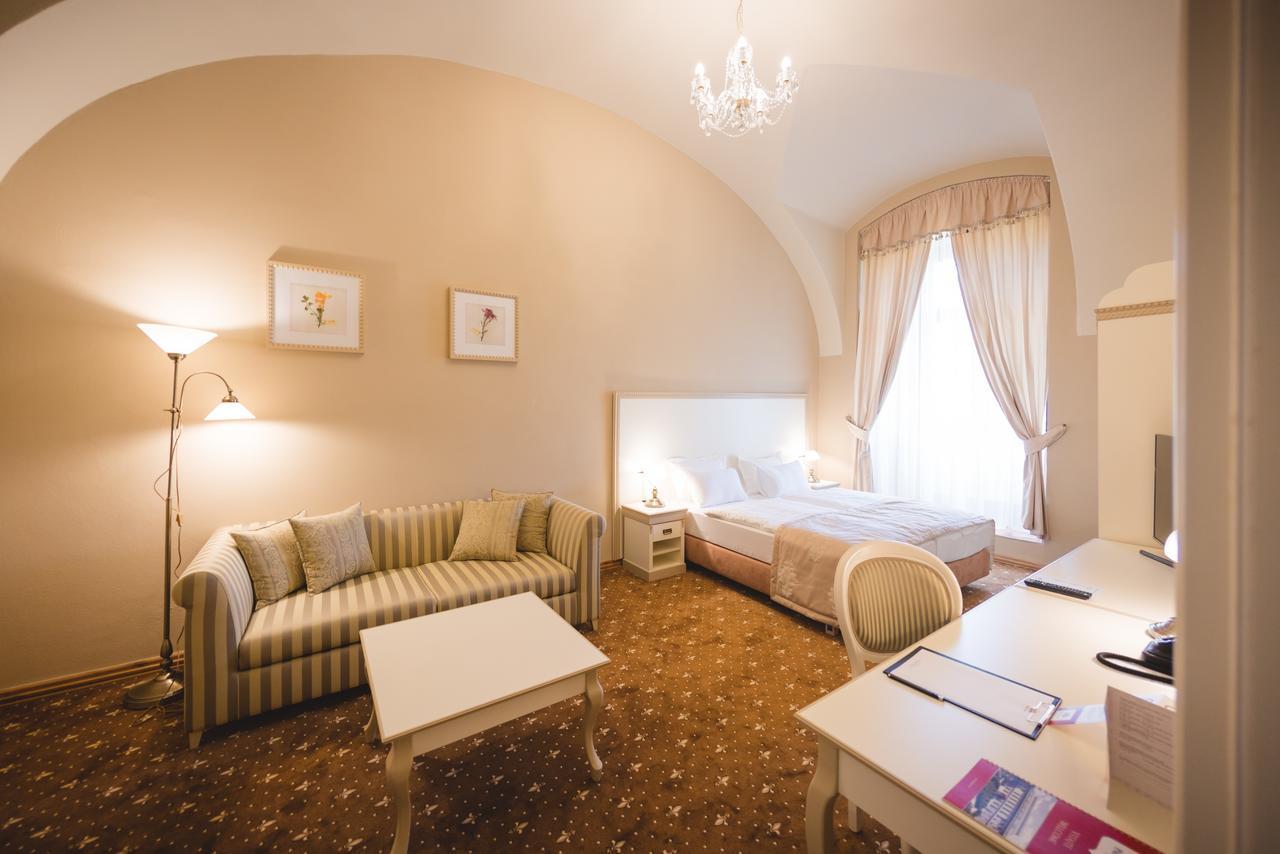Hotel Gino Park Palace Považská Bystrica Kültér fotó