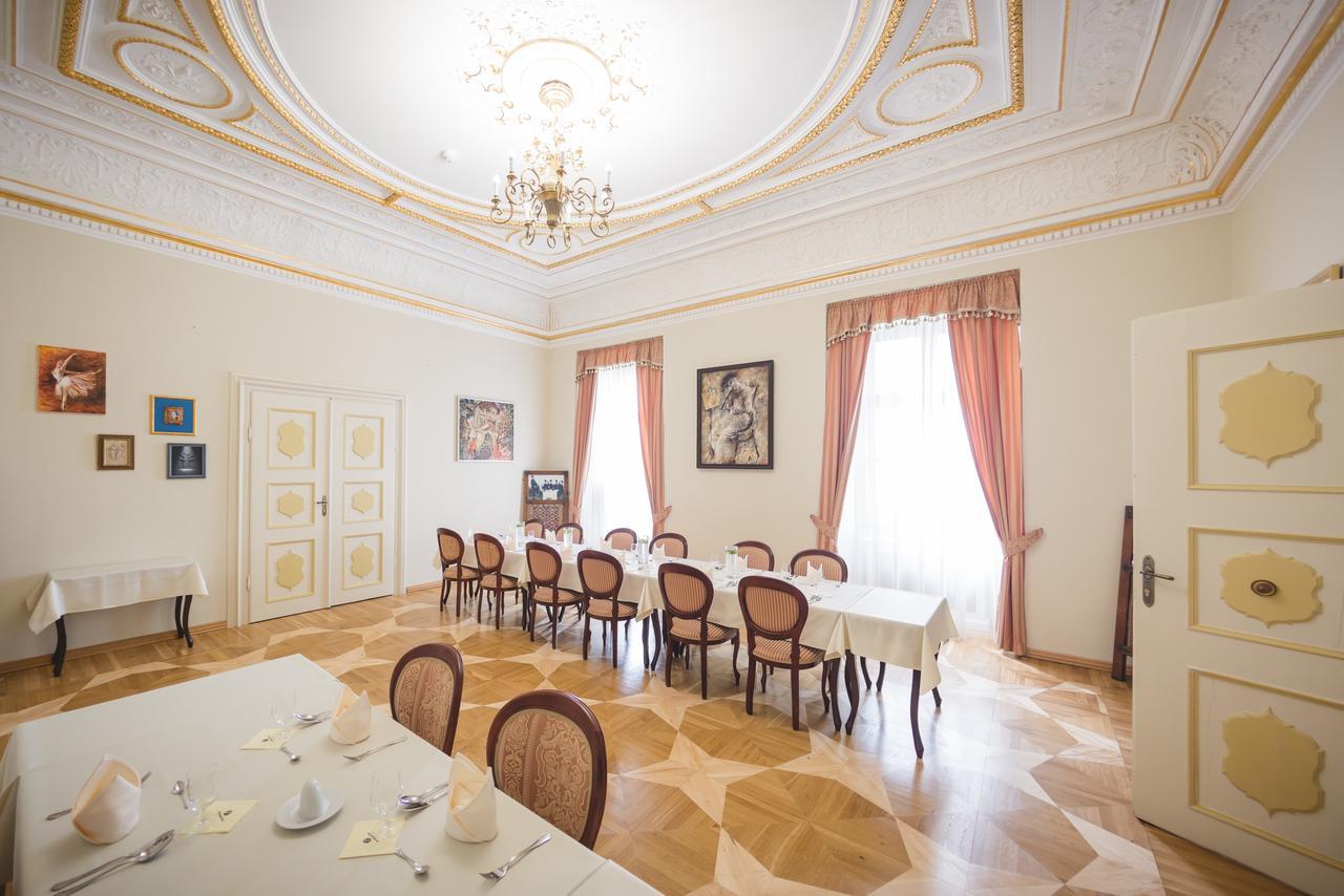 Hotel Gino Park Palace Považská Bystrica Kültér fotó