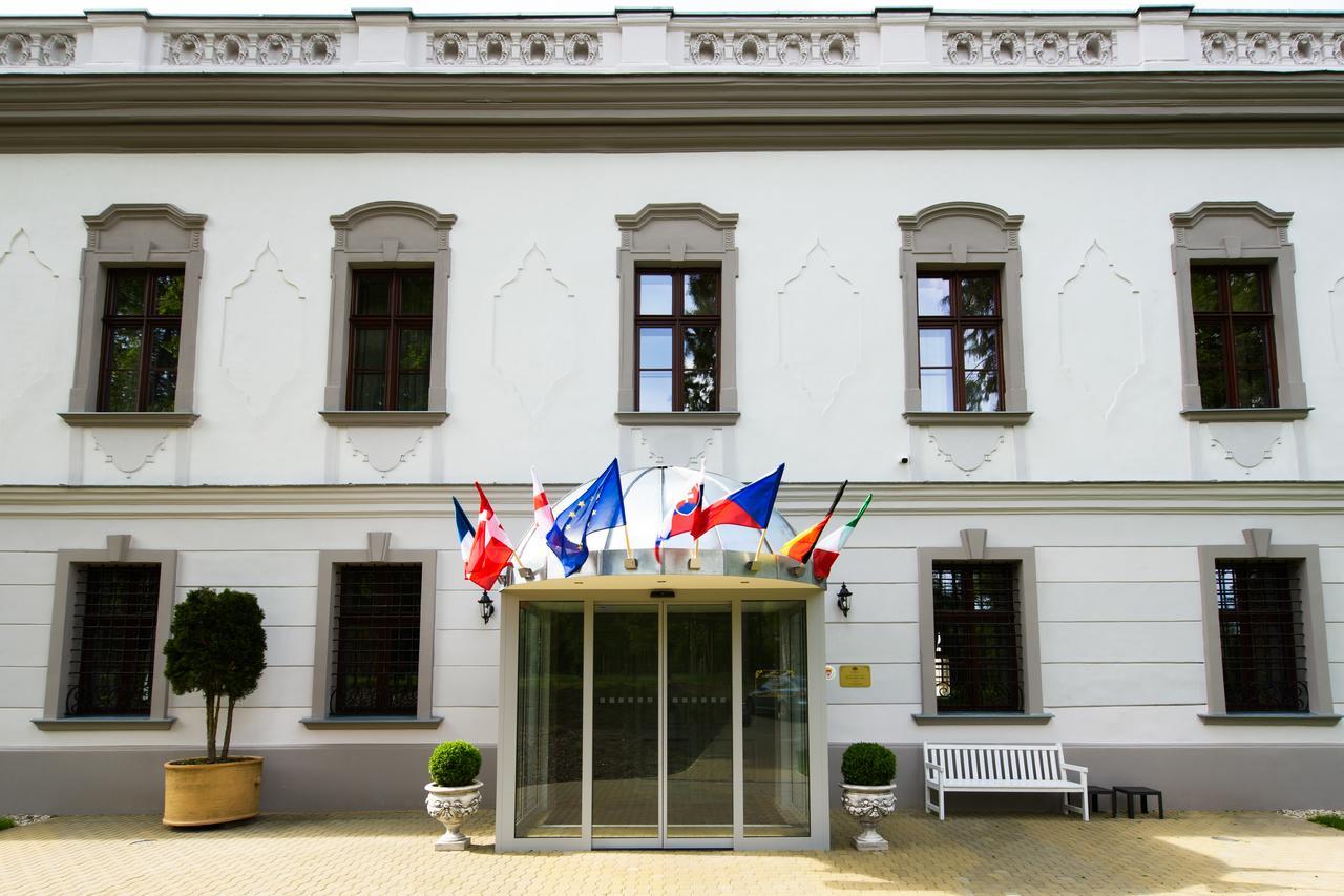 Hotel Gino Park Palace Považská Bystrica Kültér fotó